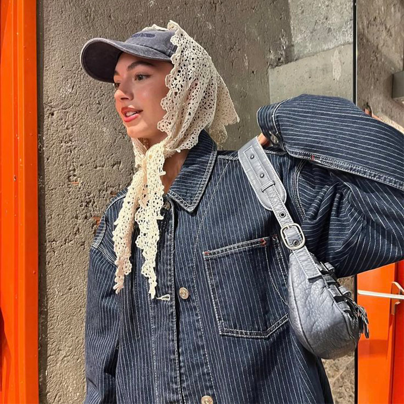 Vintage Fashion Looks - かぎ針編みレース三角スカーフ ヴィンテージ風透かし編みニットヘッドスカーフ アーティスティックなイレギュラー形状スカーフ レイヤード＆レトロファッションルックに